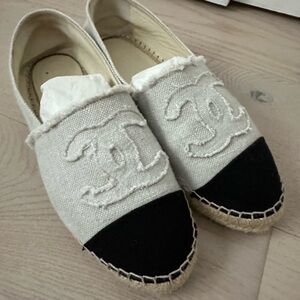 CHANEL Espadrilles in Black and Cream sz 40